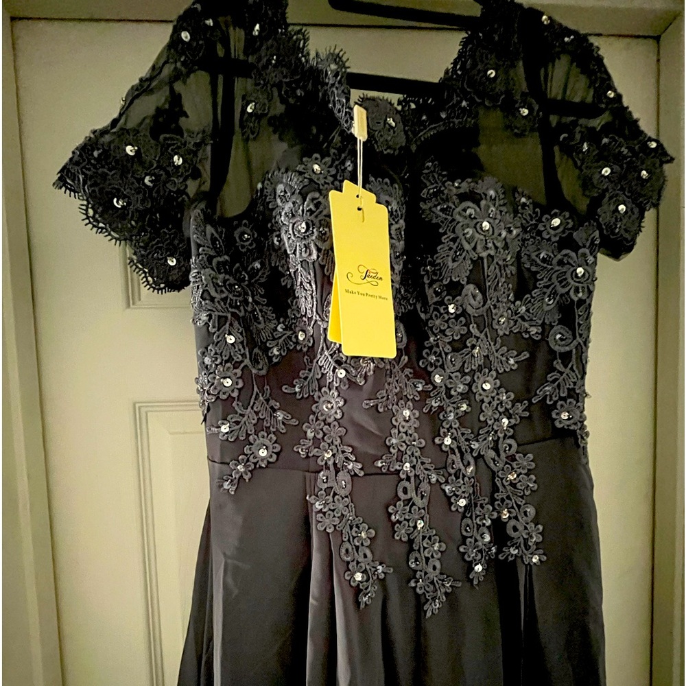 Beautiful Mother of the Bride.Never been worn. Tag still on. Beautifully lined
